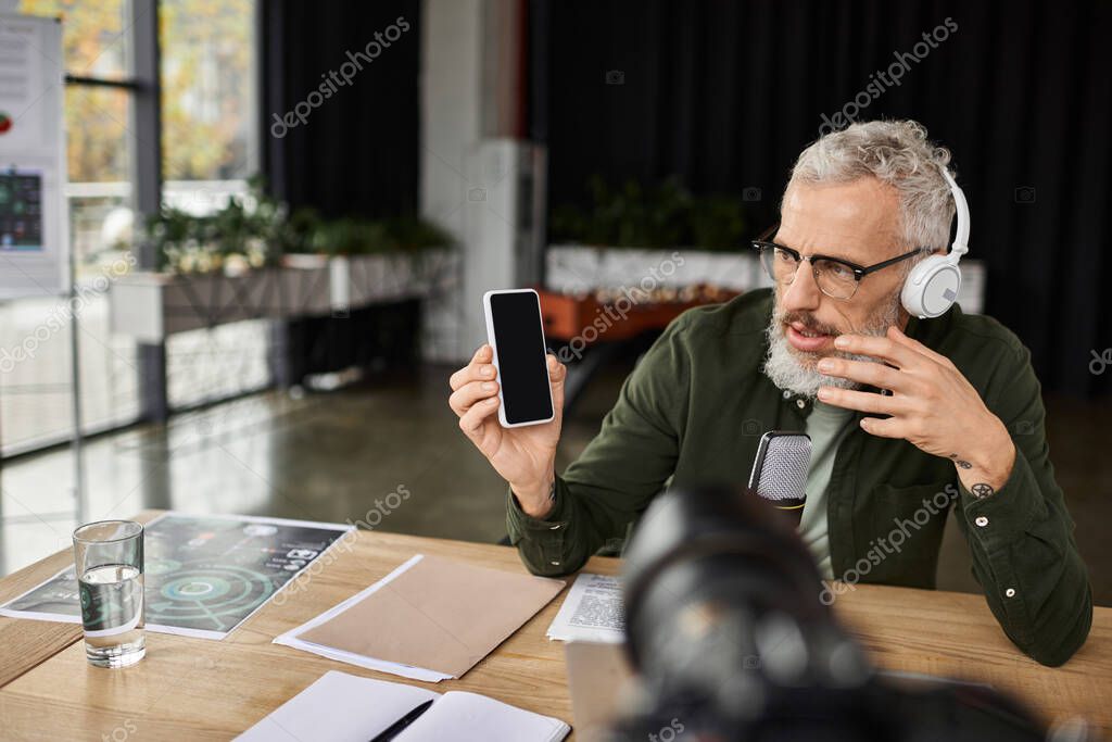 Persönliches Gespräch über Vereins-Merch am Tisch