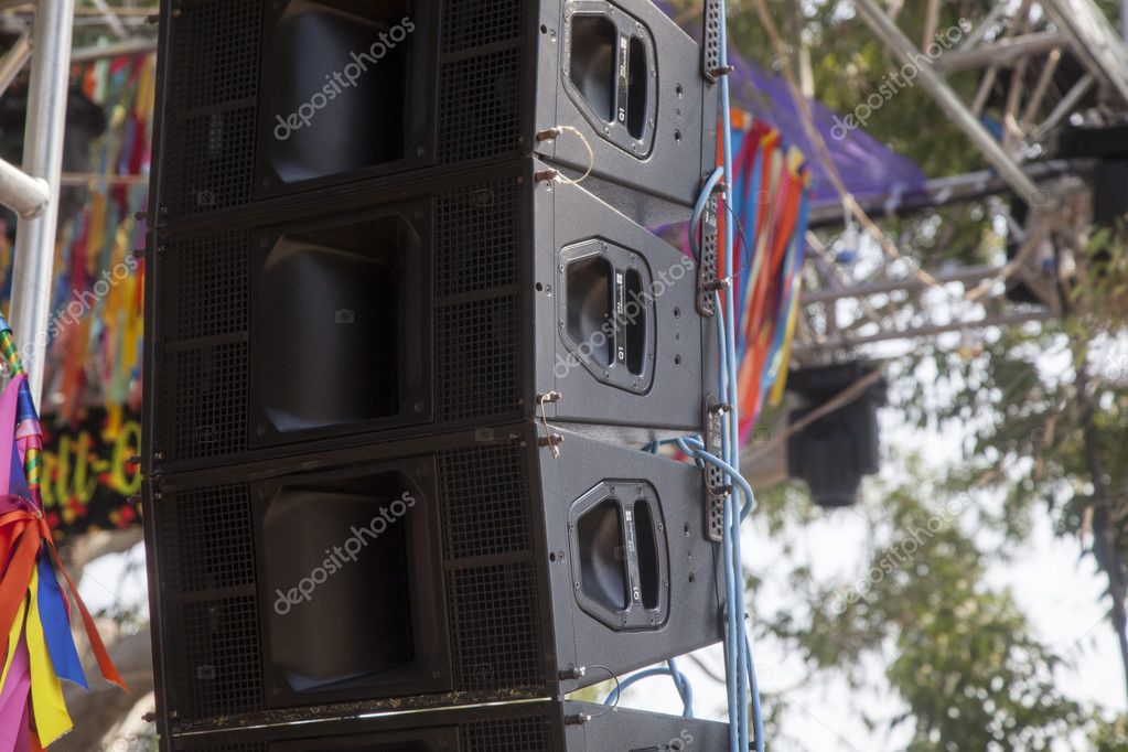 Country-Festival mit Bühne und German Hillbillies im Publikum